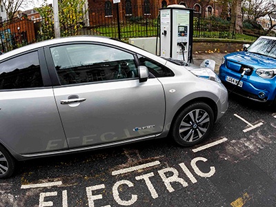 Prohíben los automóviles nuevos a nafta y gasoil a partir de 2030